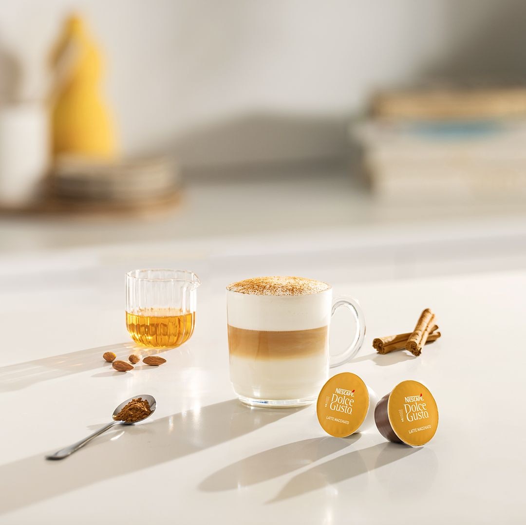 amaretto hot latte macchiato recipe next to ingredients